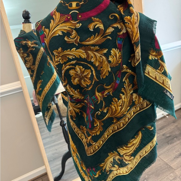 Saldarini Elegant Green and Gold Scarf - Picture 2 of 8